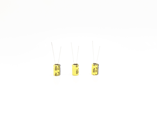 Kapasitor Suhu Tinggi Elektrolit Aluminium Kuning 33UF100V