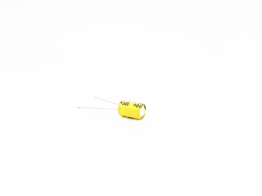 Kapasitor Suhu Tinggi Elektrolit Aluminium Kuning 33UF100V