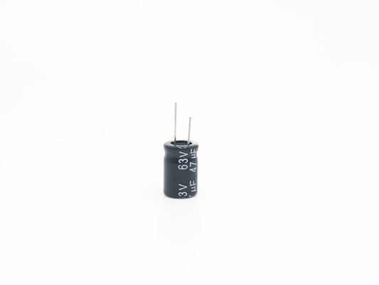 47UF63V Miniatur Aluminium Kapasitor Elektrolit 8x12mm Kapasitansi Besar
