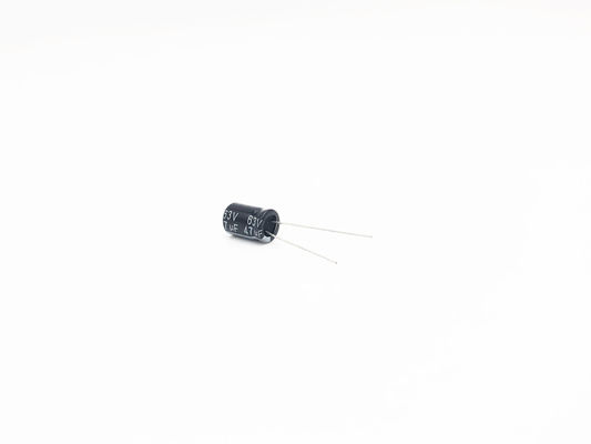 Kapasitor Miniatur ISO14001 47UF 63V 8X12MM Al Kapasitor Elektrolit