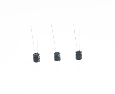 Kapasitor Miniatur Timbal Radial 220UF16V 6.3X11mm