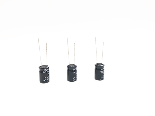 ISO9001 10X17mm Radial Lead Electrolytic Capacitors 220UF 63V