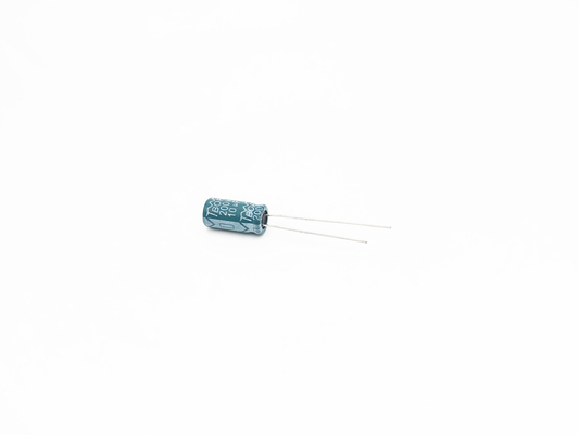 ISO9001 8X16MM Kapasitor Elektrolit Aluminium Radial 10UF200V