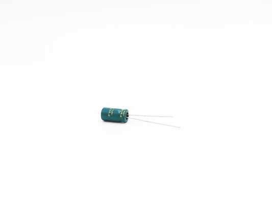 Silinder 4.7UF 250V Al Kapasitor Elektrolit 8x9MM ISO9001