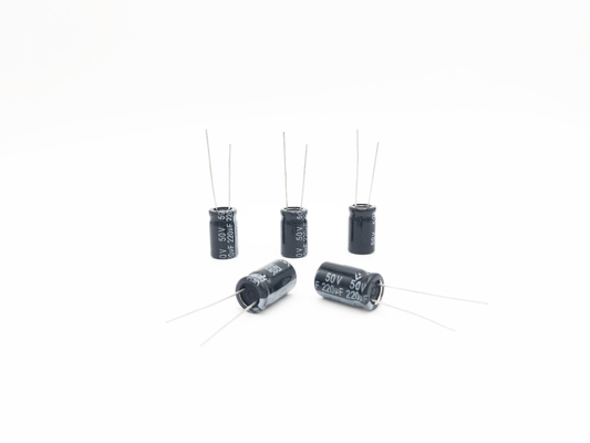Kapasitor Elektrolit Radial Aluminium Suhu Lebar 220UF50V 8X16mm