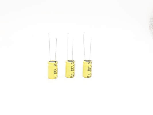 Kapasitor Elektrolit Frekuensi Tinggi ESR Rendah 330UF50V 10x16mm
